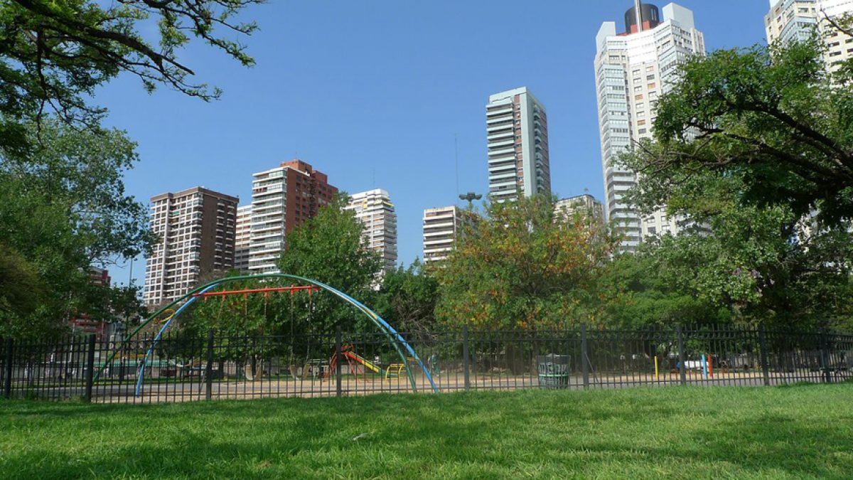 1200px-Las_Heras_Park_1000540