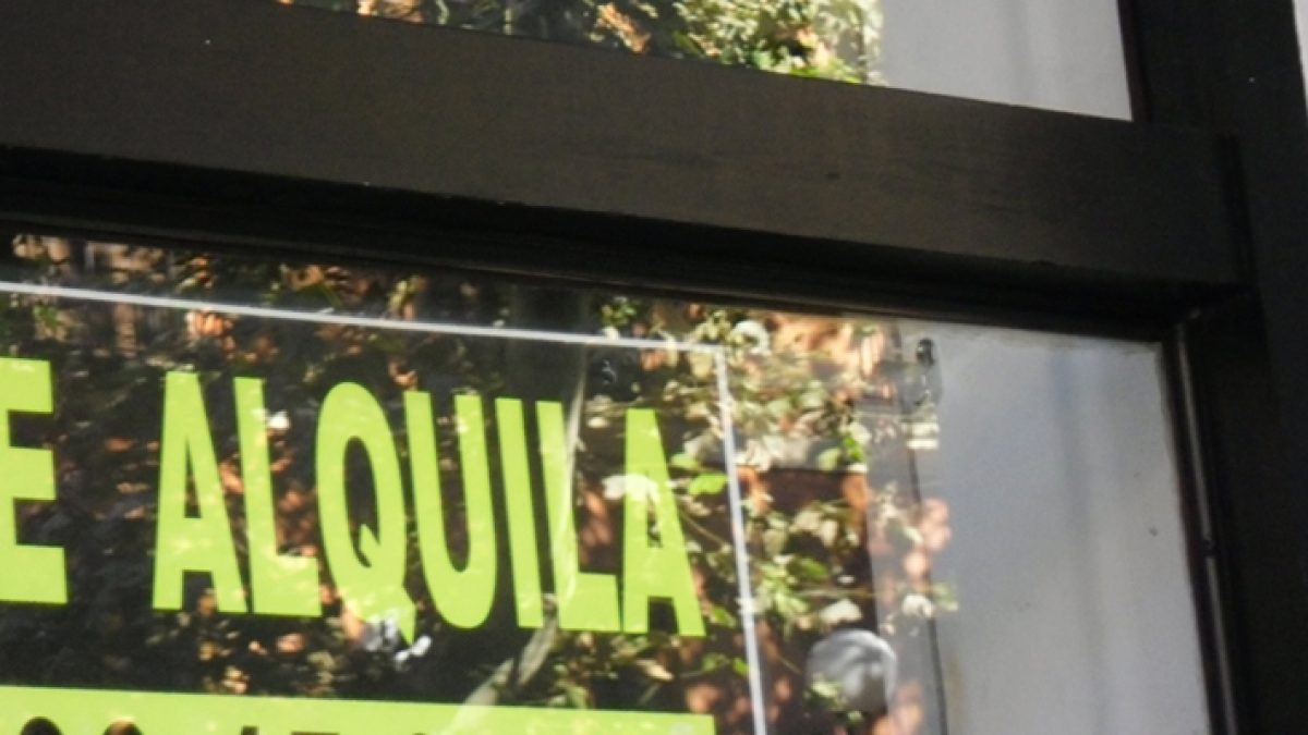Cartel-de-Se-Alquila-en-la-Calle-Campos