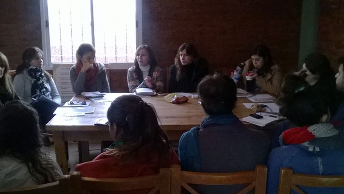 Mesa-trabajadore-sociales_900x400