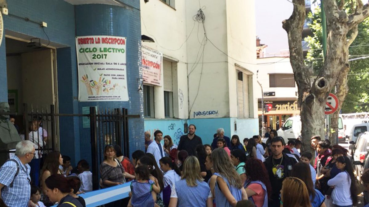 Protesta_en_escuela_Casto_Munita