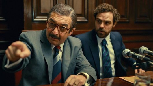 Captura de la escena en tribunales de Ricardo Darin y Peter Lanzani